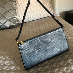 Small black leather Louis Vuitton purse
